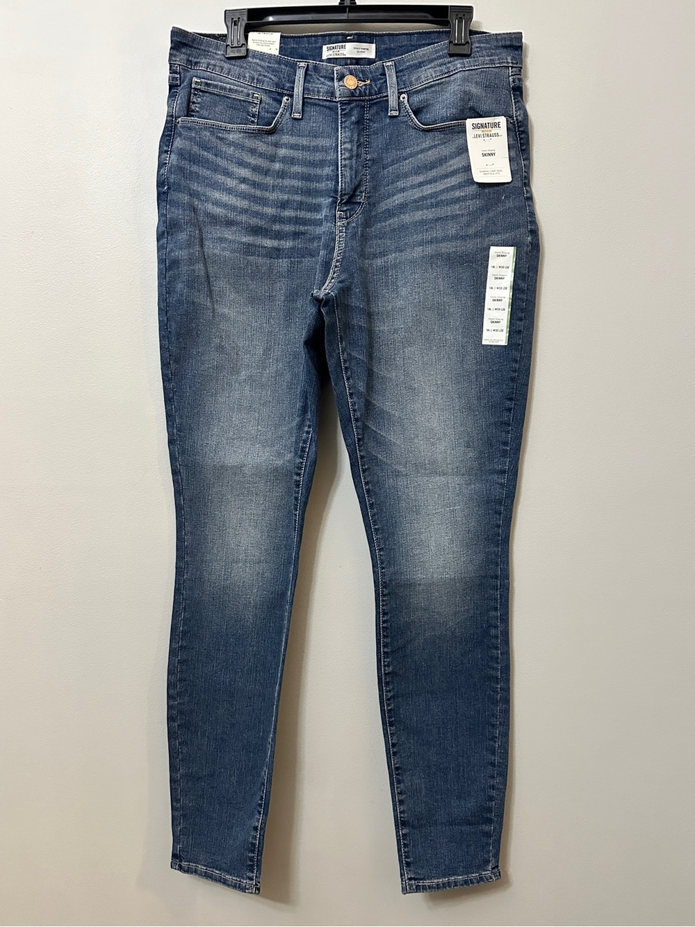 ⁠Signature Gold Levi Strauss Totally Shaping Skinny Jeans 16L W33 L32 NWT⁠ Blue
